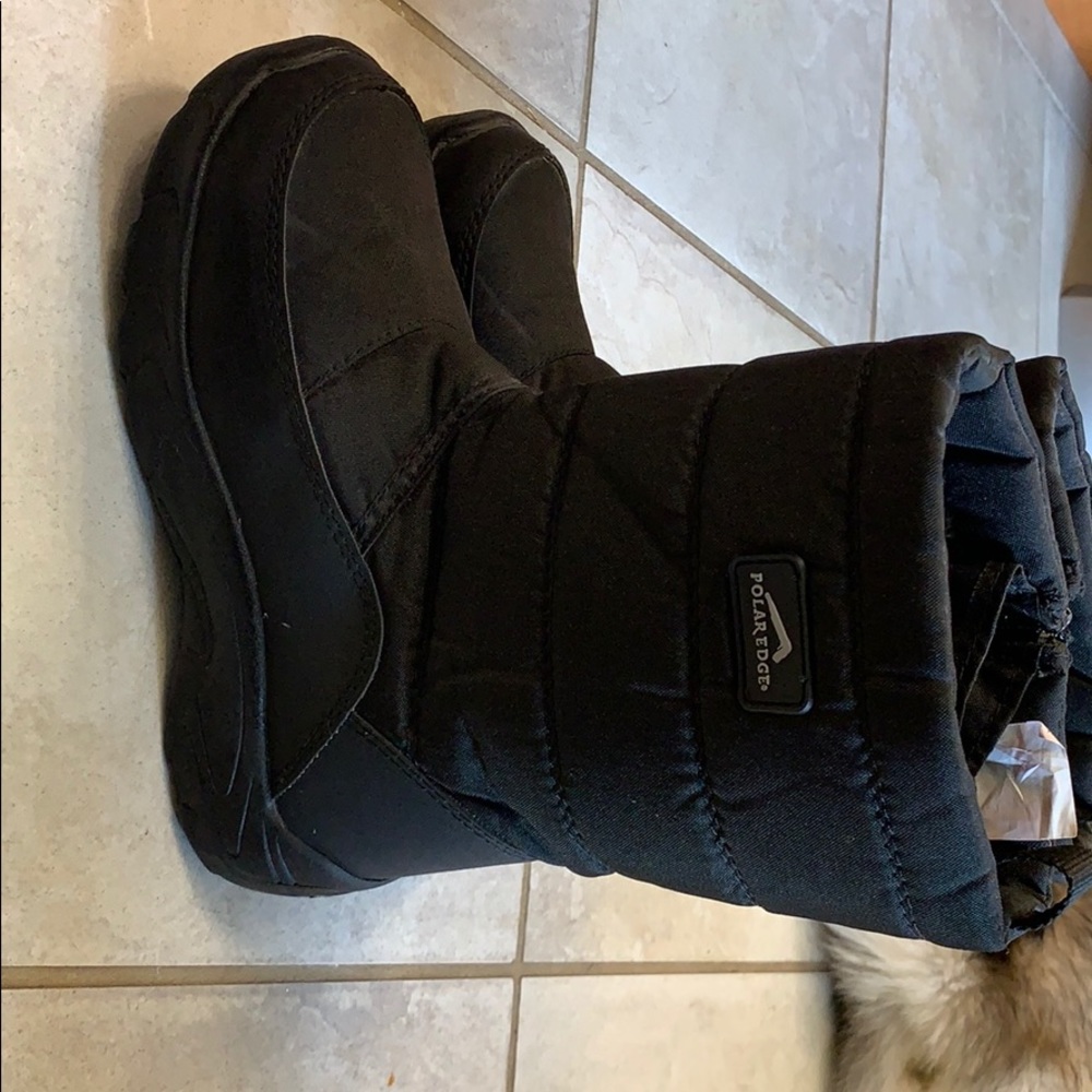 Snow boots